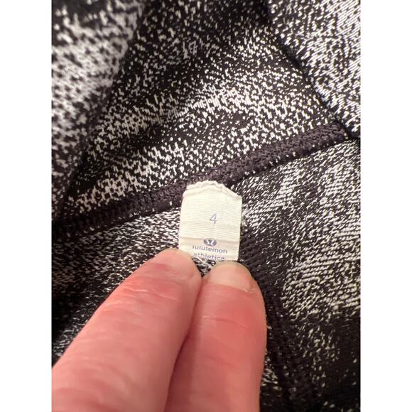 Vintage Lululemon Wunder Under Hi-Rise Tight Black White Size 4 - Picture 2 of 7